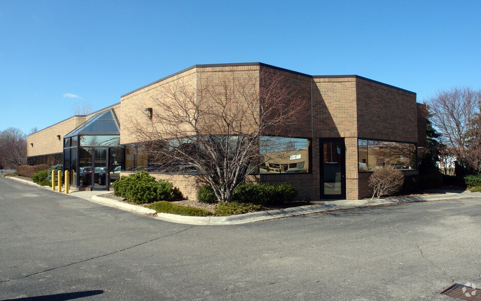 33830 Harper Ave, Clinton Township, MI à louer - Photo principale – Image 1 sur 21