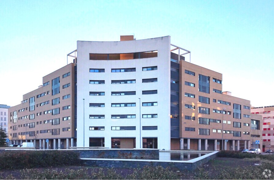 Calle de Alfredo Nobel, 25, Alcorcón, Madrid à vendre - Photo de l’immeuble – Image 3 sur 3