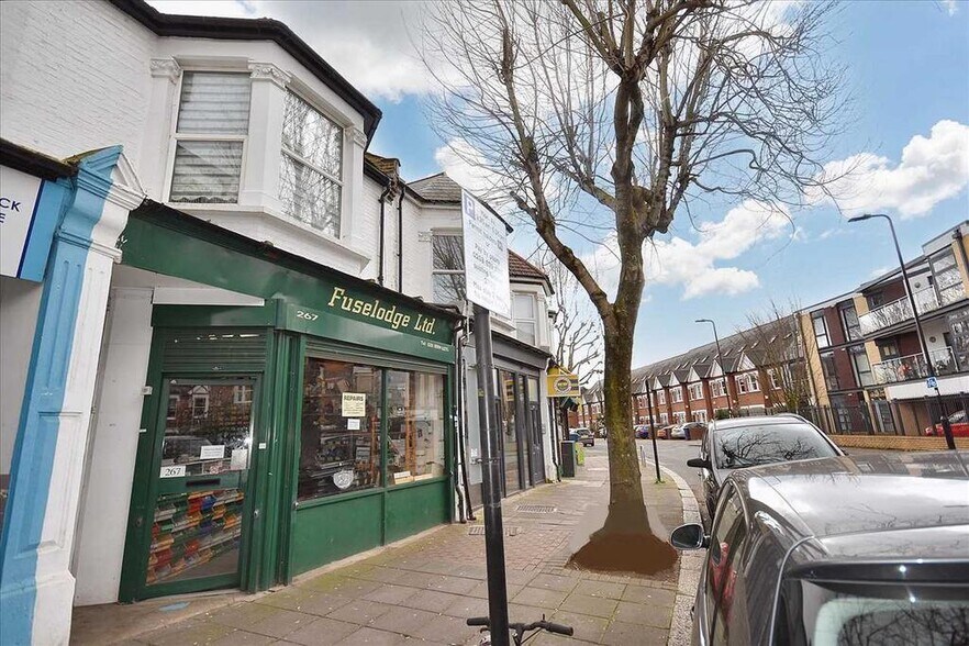 267 Acton Ln, Londres à vendre - Photo de l’immeuble – Image 2 sur 17