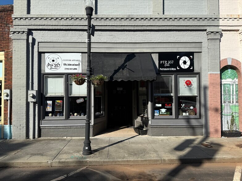 923 Commercial St, Conyers, GA à vendre - Photo de l’immeuble – Image 2 sur 21