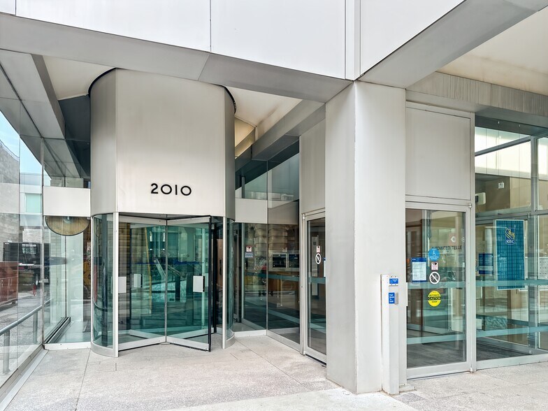 2010 11th Ave, Regina, SK à louer - Photo principale – Image 3 sur 25