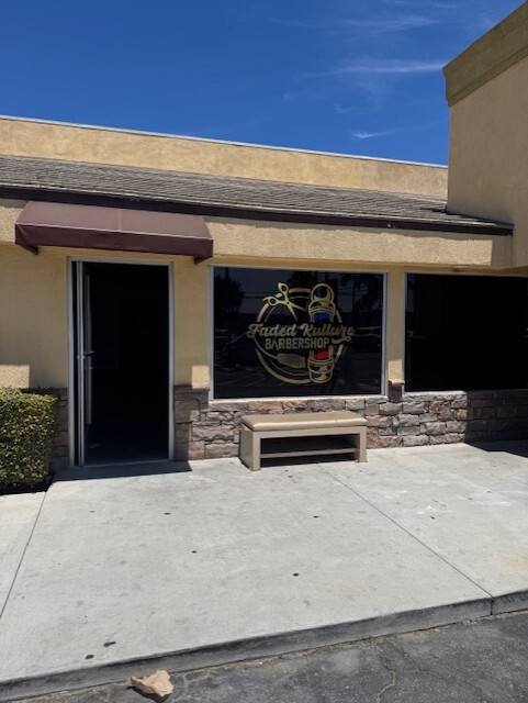 2433-2451 E Orangethorpe Ave, Fullerton, CA à louer Photo intérieure– Image 1 sur 9