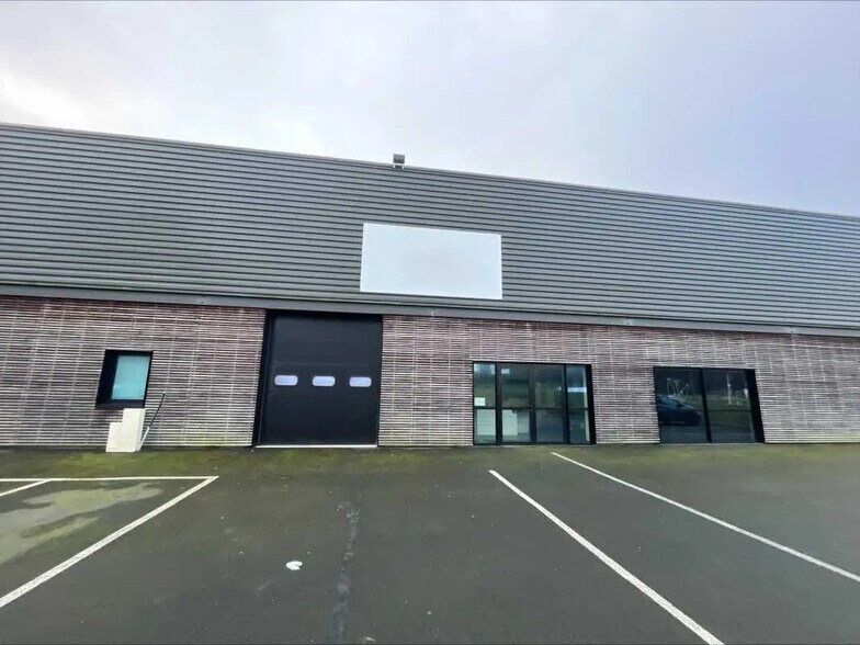 Local d’activités dans Bruz à louer - Photo de l’immeuble – Image 1 sur 7