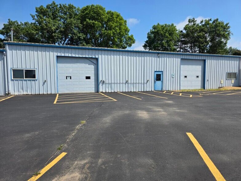 1115 Commercial Ave, Reedsburg, WI à louer - Photo de l’immeuble – Image 3 sur 33