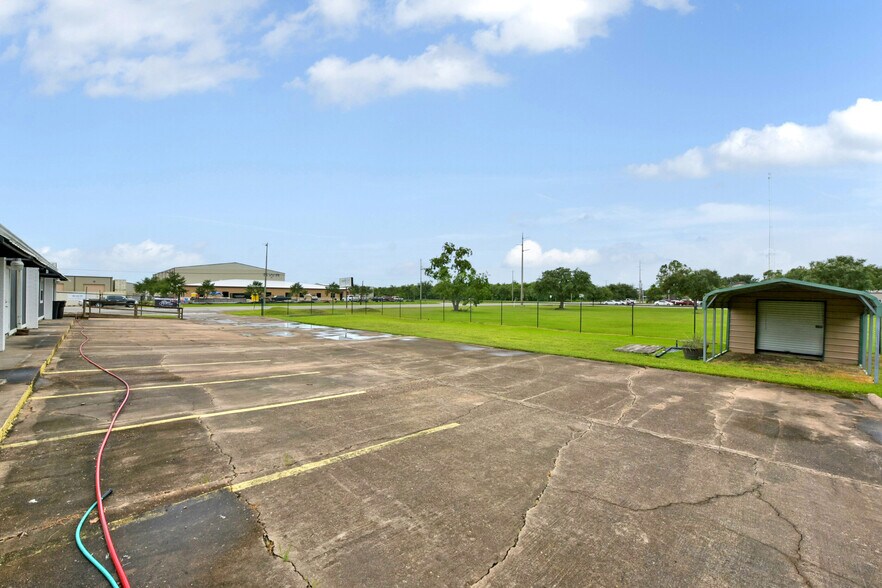 2206 N Gordon St, Alvin, TX à vendre - Photo de l’immeuble – Image 3 sur 36