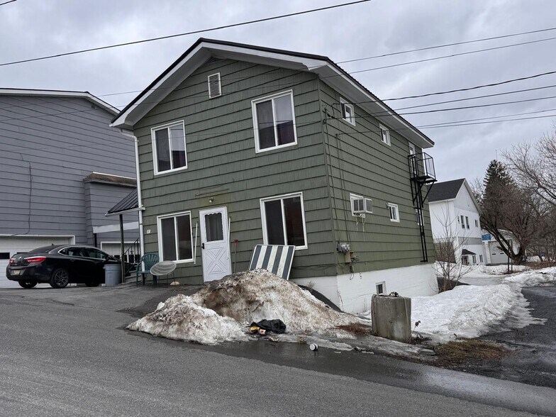 97 13th Ave, Madawaska, ME à vendre - Photo de l’immeuble – Image 3 sur 18