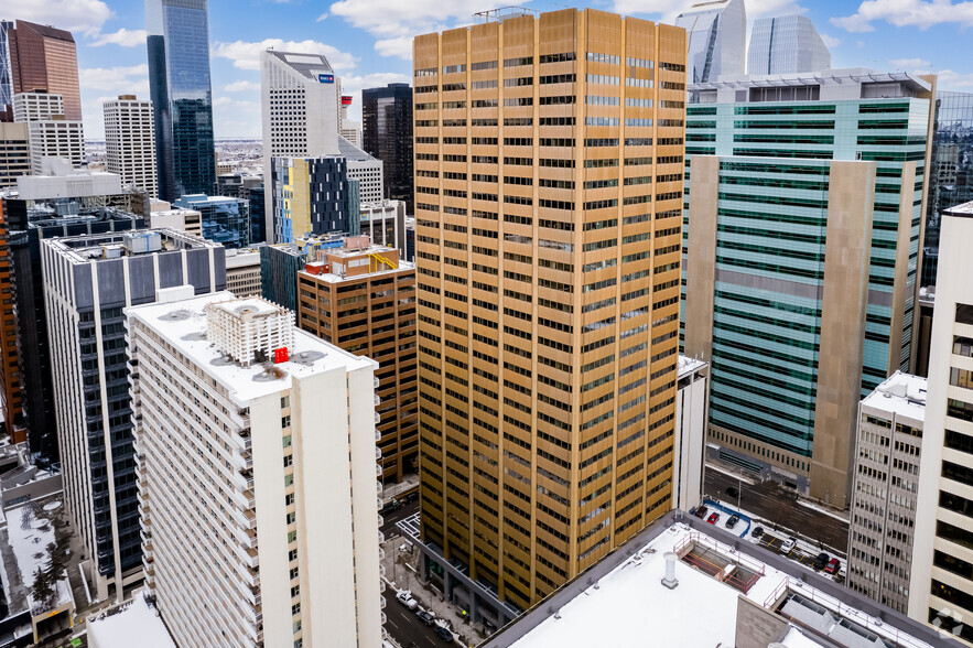 605 5th Ave SW, Calgary, AB à louer - Photo de l’immeuble – Image 2 sur 7