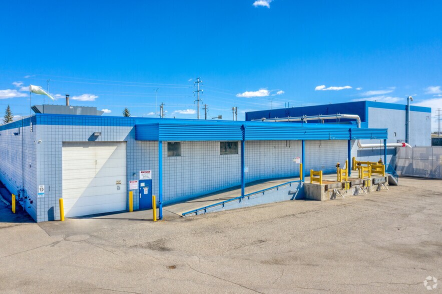 8428 Shepard Rd SE, Calgary, AB à louer - Photo de l’immeuble – Image 2 sur 5