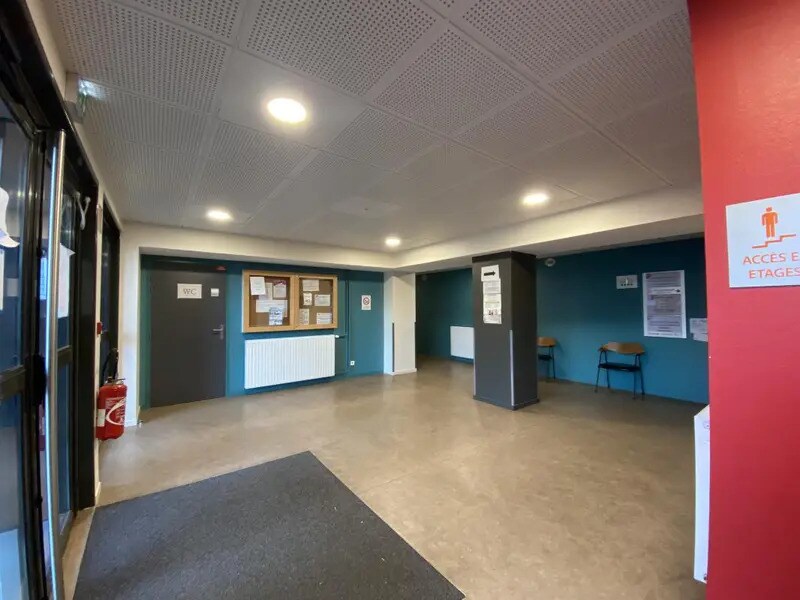 Bureau dans Nantua à louer Hall d’entrée– Image 1 sur 4