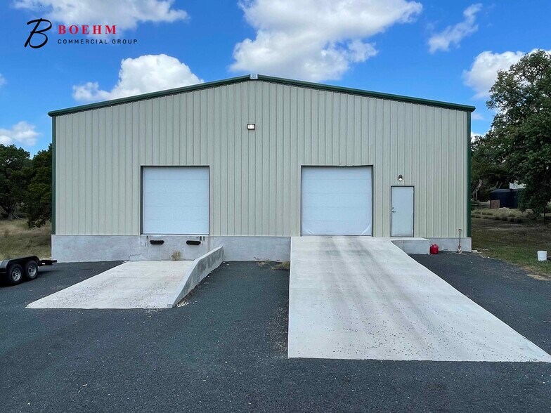 347 E FM 289, Comfort, TX à louer - Photo principale – Image 1 sur 14