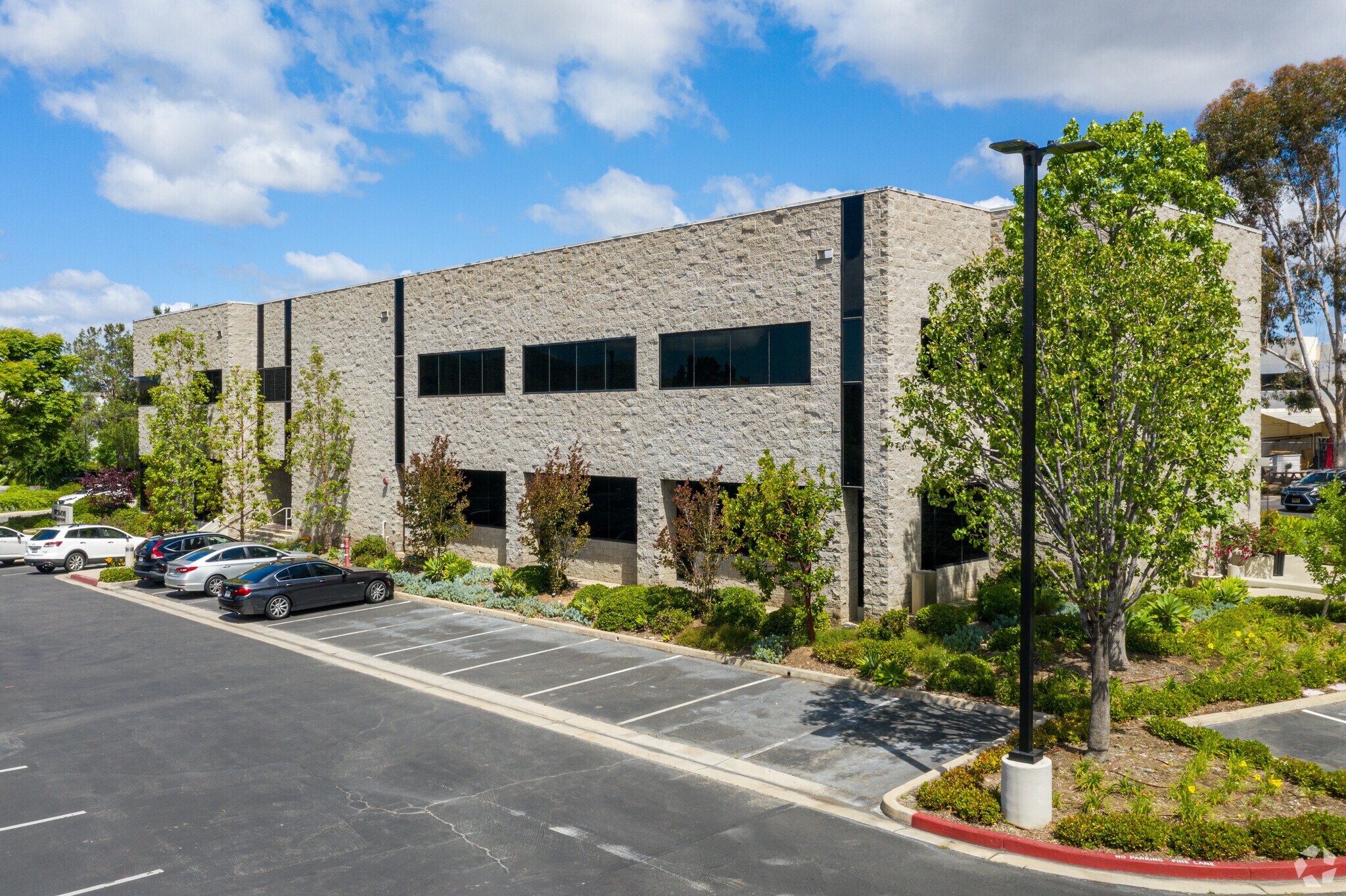 22362 Gilberto, Rancho Santa Margarita, CA à louer Photo principale– Image 1 sur 6