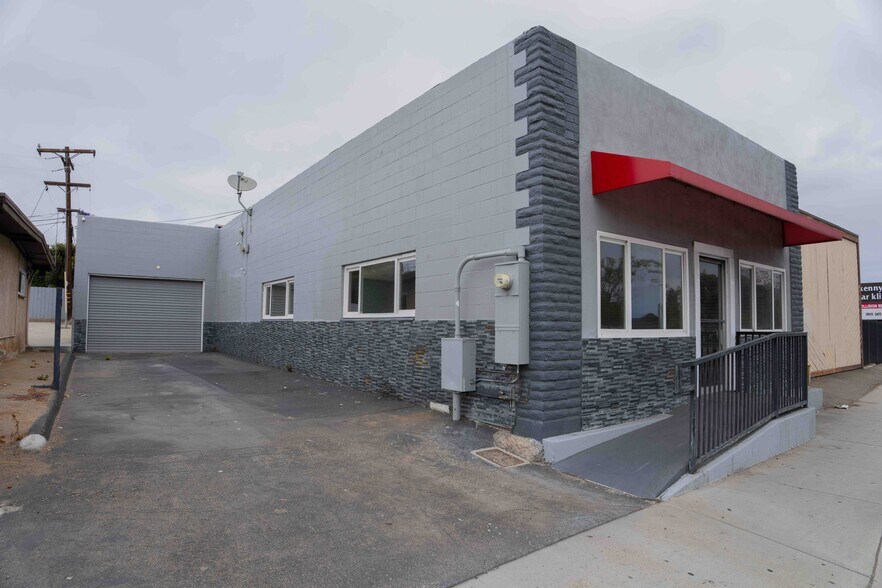 410 Vista Village Dr, Vista, CA à vendre - Photo de l’immeuble – Image 3 sur 17