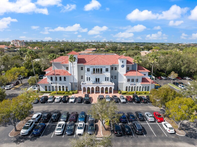 9130 Galleria Ct, Naples, FL à louer - Photo de l’immeuble – Image 2 sur 11