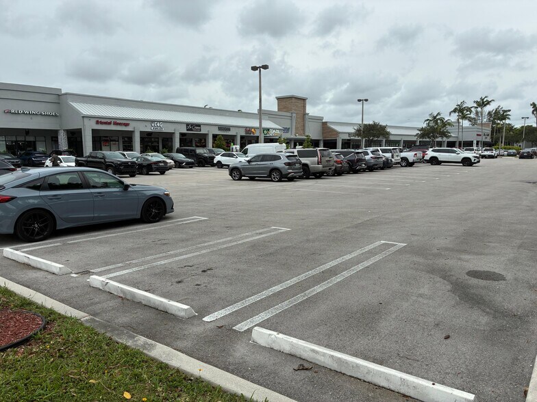 7780-7800 NW 25th St, Miami, FL à louer - Photo de l’immeuble – Image 2 sur 3
