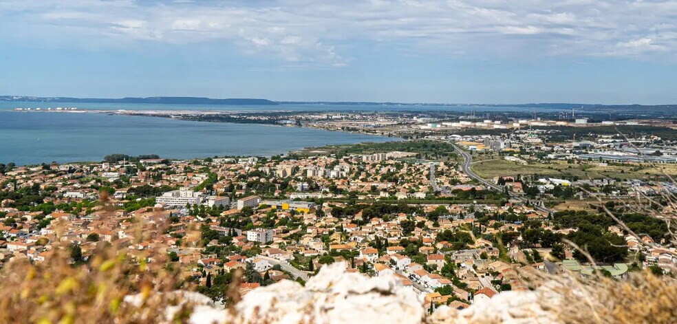 Local commercial dans Rognac à vendre - Aérien – Image 1 sur 4