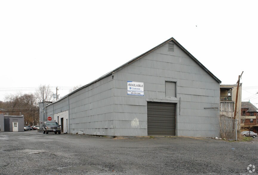 130 Wickham Ave, Middletown, NY à louer - Photo de l’immeuble – Image 3 sur 5