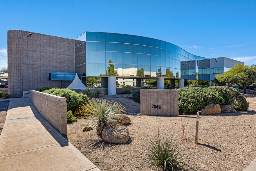 7543 E Tierra Buena Ln, Scottsdale, AZ à vendre - Photo de l’immeuble – Image 2 sur 11