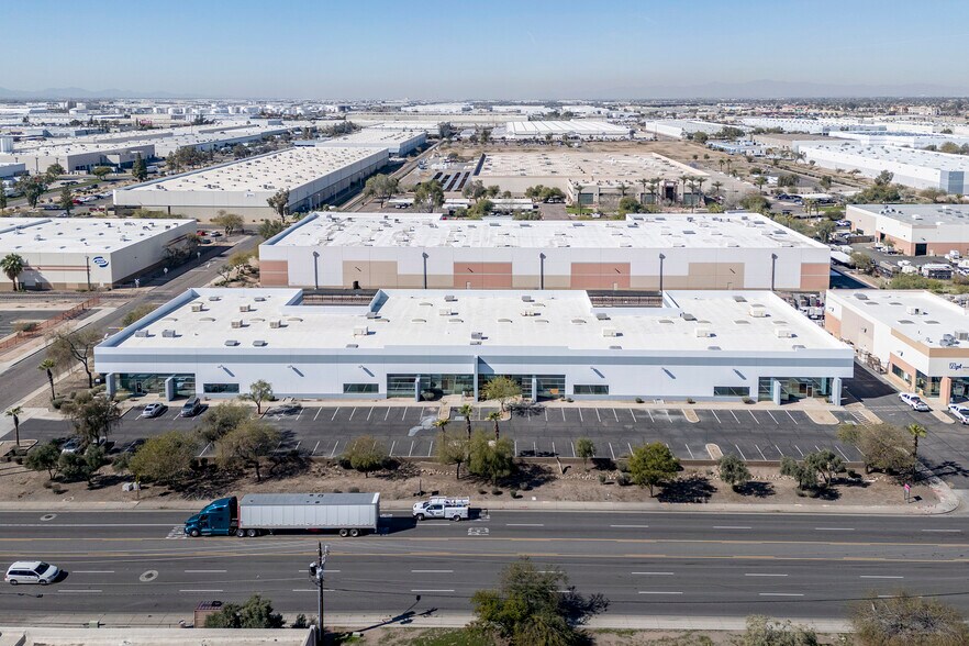 620 N 43rd Ave, Phoenix, AZ à louer - Photo de l’immeuble – Image 3 sur 4