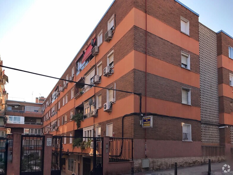 Calle Serranillos, Getafe, Madrid à vendre - Photo de l’immeuble – Image 2 sur 2