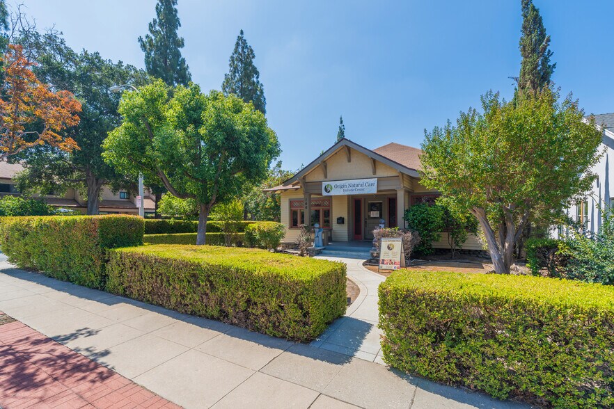 146 E Walnut Ave, Monrovia, CA à vendre - Photo de l’immeuble – Image 2 sur 41