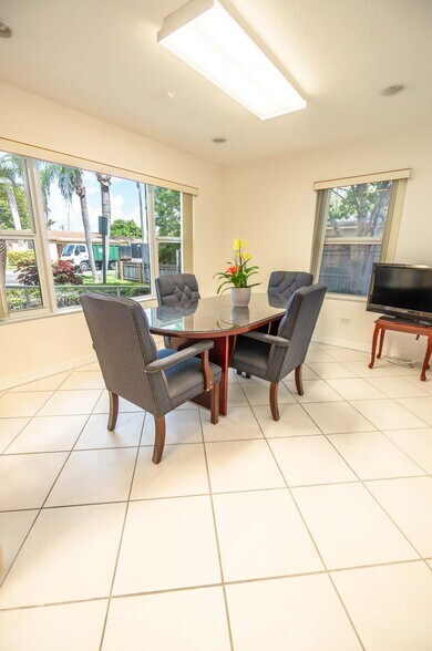 18 NE 2nd Ave, Dania Beach, FL à vendre - Photo de l’immeuble – Image 3 sur 35