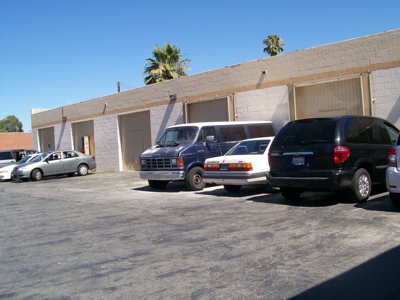 6023-6031 Reseda Blvd, Tarzana, CA à louer - Photo de l’immeuble – Image 3 sur 8