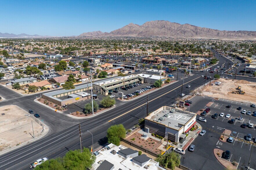 4974 E Sahara Ave, Las Vegas, NV à vendre - Photo de l’immeuble – Image 2 sur 10