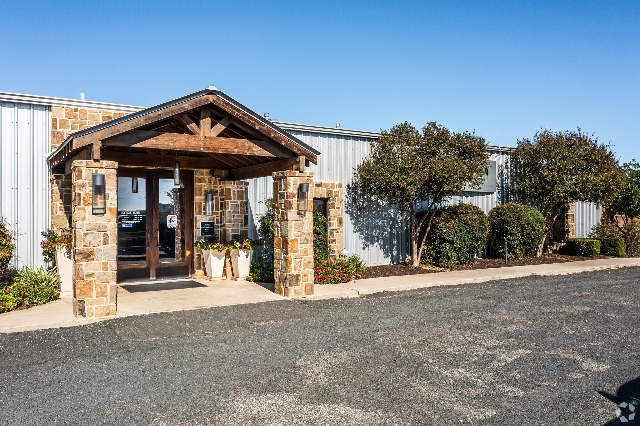 842 FM 471 N, Castroville, TX à vendre Photo de l’immeuble– Image 1 sur 27