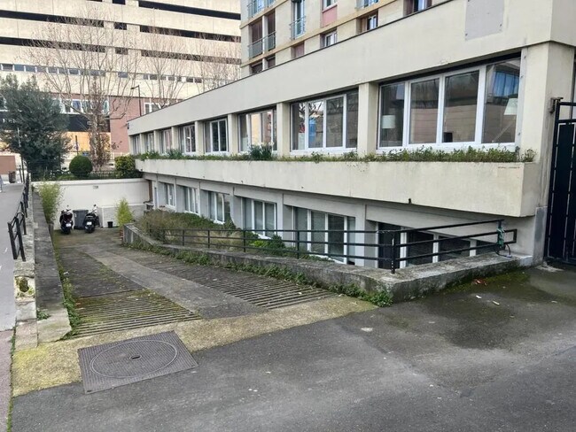 Plus de détails pour 27 Rue Yves Kermen, Boulogne-Billancourt - Bureau à louer