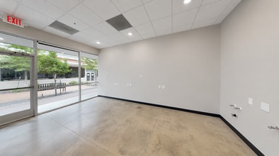 525 Woodland Square Blvd, Conroe, TX à louer Photo intérieure– Image 2 sur 3