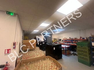 Plus de détails pour Local d'activités à louer