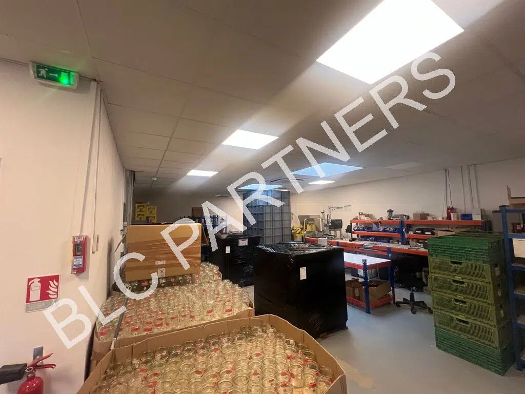 Local d’activités dans Paris à louer Photo intérieure– Image 1 sur 9