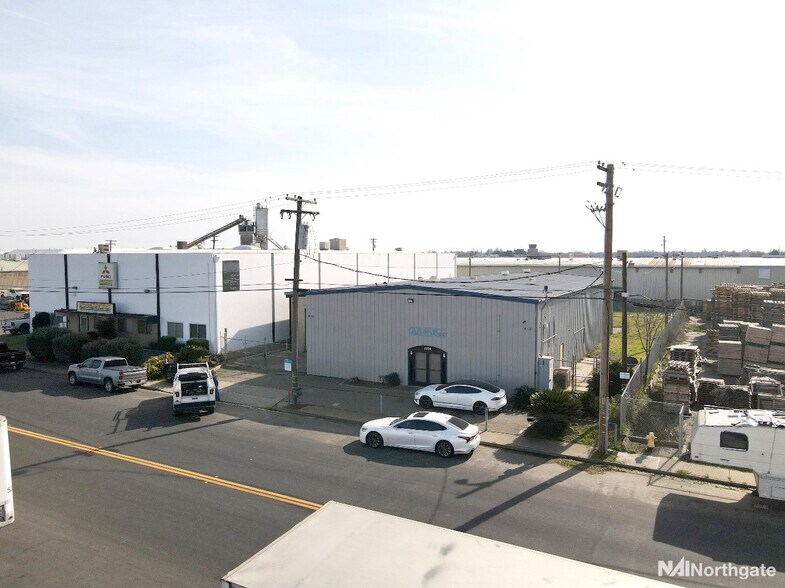 2234 Hoover Ave, Modesto, CA à vendre - Photo de l’immeuble – Image 2 sur 5