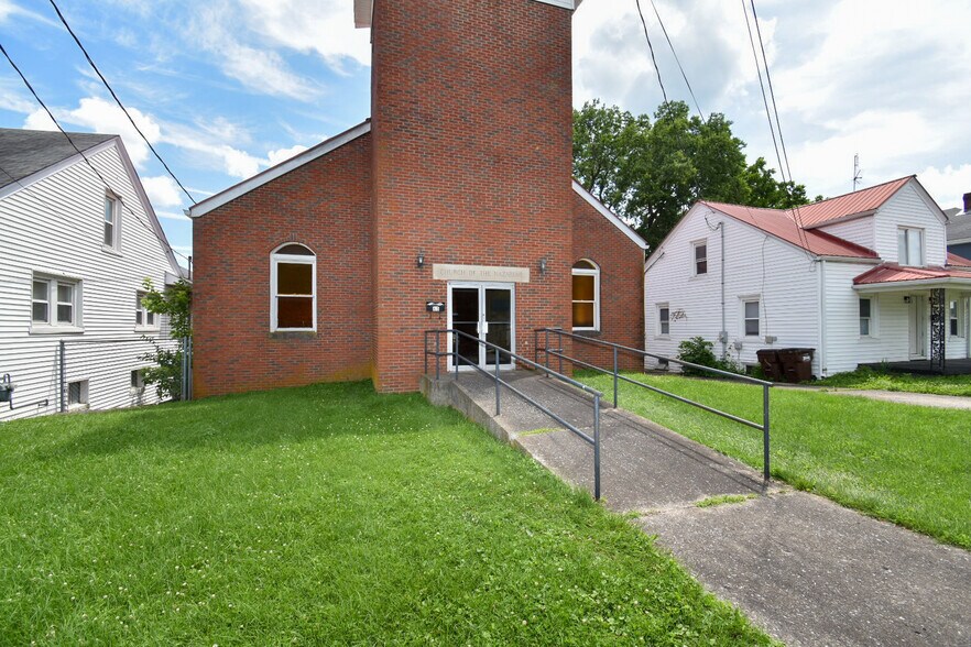 65 Highland Ave, Lancaster, KY à vendre - Photo de l’immeuble – Image 2 sur 36