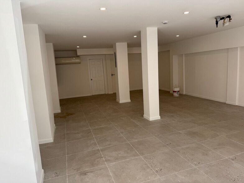 442 Lorimer St, Brooklyn, NY à louer - Photo de l’immeuble – Image 3 sur 4