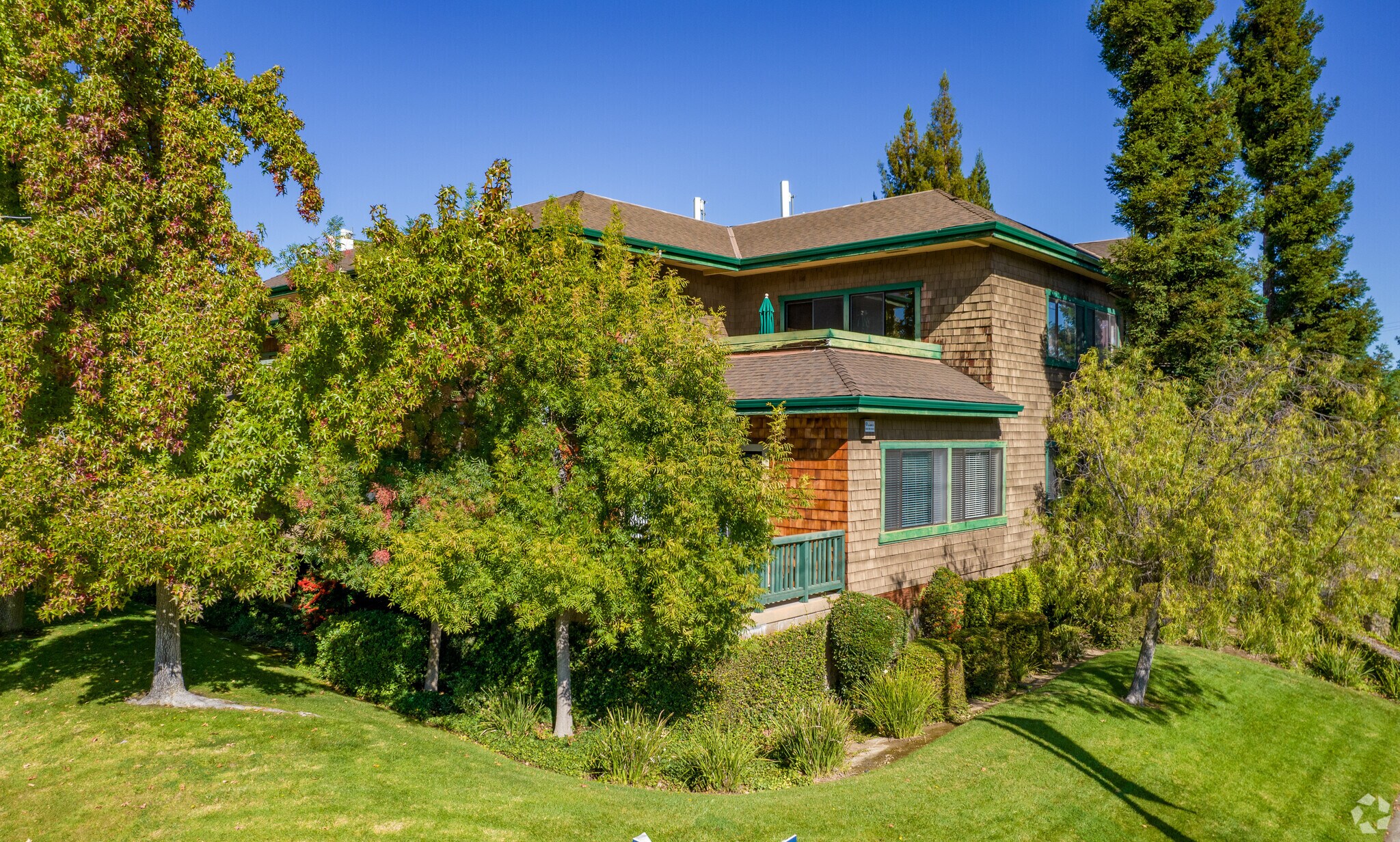 15951 Los Gatos Blvd, Los Gatos, CA à louer Photo de l’immeuble– Image 1 sur 8