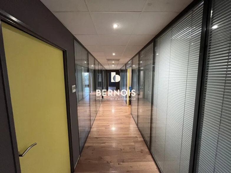 Bureau dans La Seyne-sur-Mer à louer - Photo intérieure – Image 1 sur 3