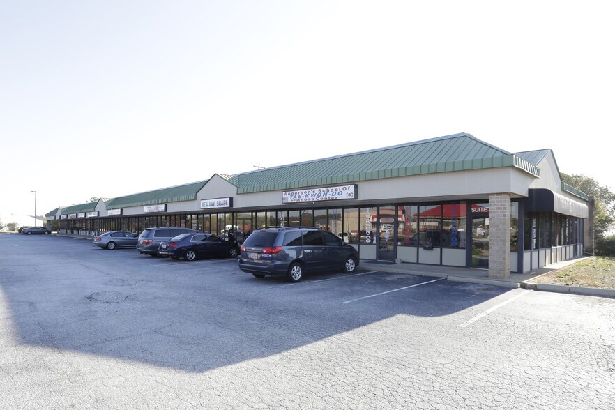 417 S Buncombe Rd, Greer, SC à louer - Photo de l’immeuble – Image 3 sur 9