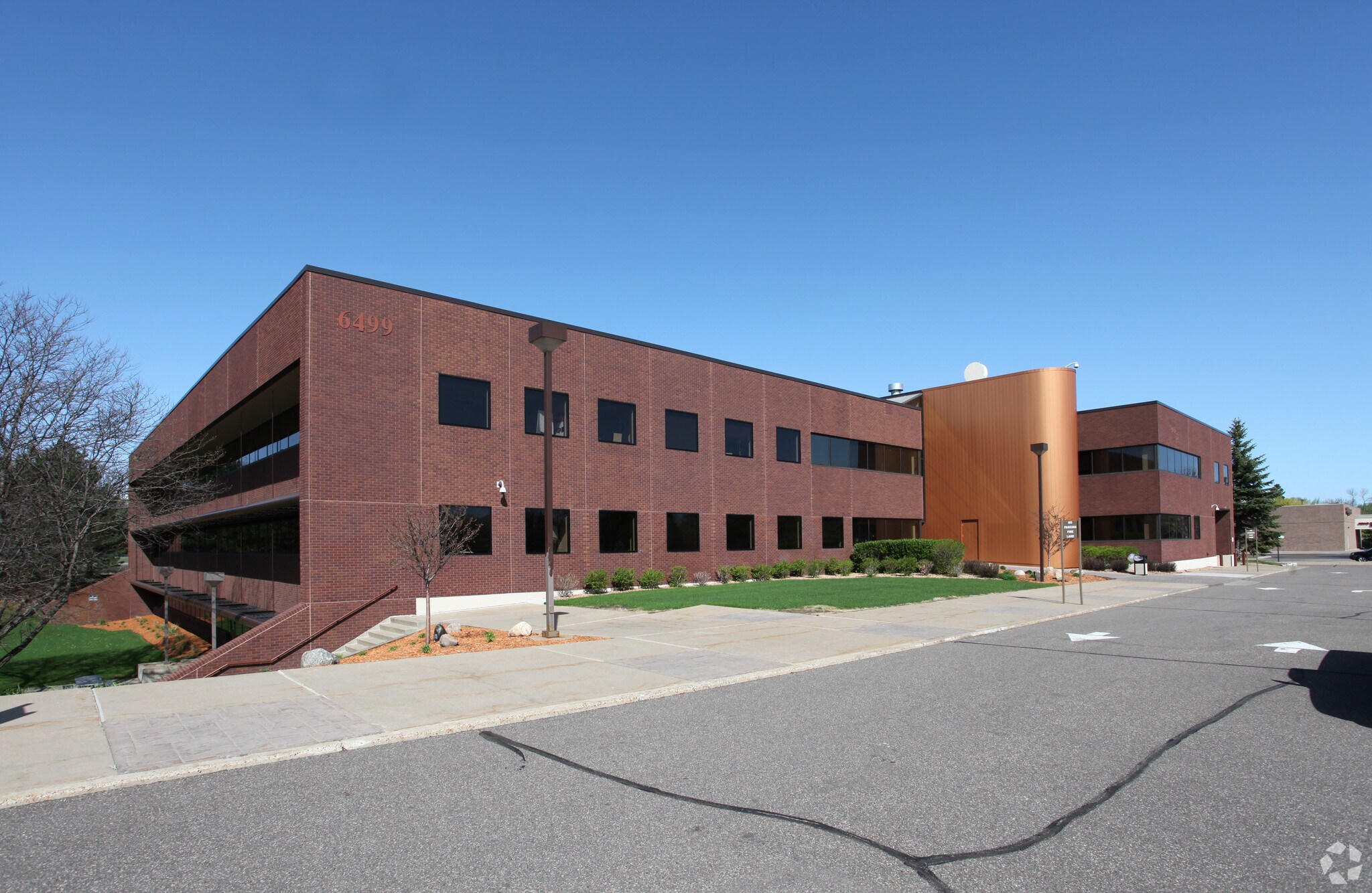 6499 University Ave NE, Fridley, MN à louer Photo de l’immeuble– Image 1 sur 22