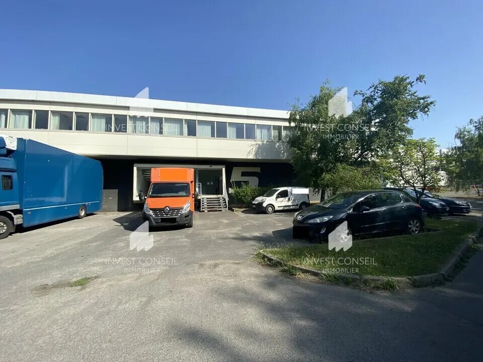 Local d’activités dans SAINT-OUEN-L'AUMONE à louer Photo principale– Image 1 sur 12