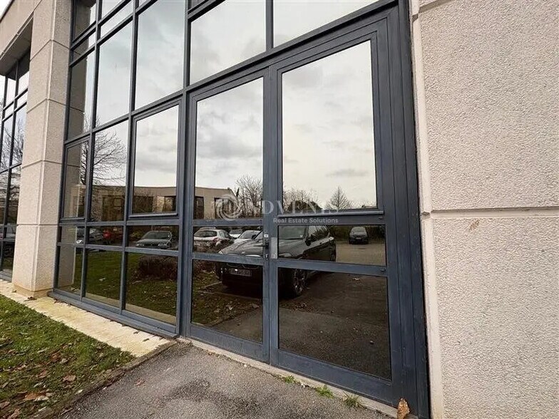 Bureau dans Guyancourt à louer - Photo de l’immeuble – Image 3 sur 5