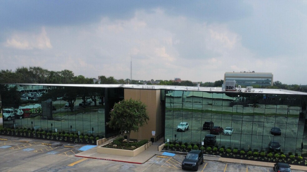 1880 S Dairy Ashford Rd, Houston, TX à louer - Photo de l’immeuble – Image 1 sur 14