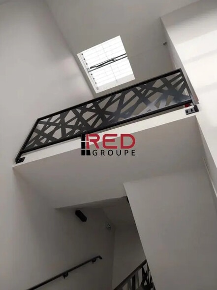 Bureau dans Bouc-Bel-Air à louer - Photo de l’immeuble – Image 2 sur 4