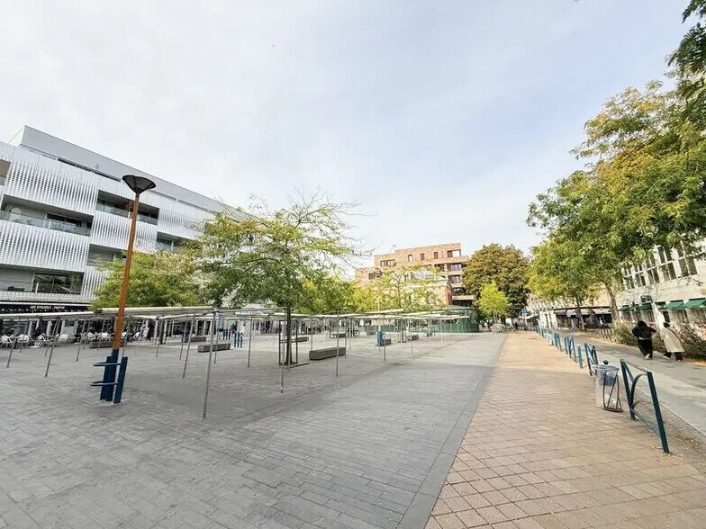 Bureau dans Pantin à louer - Photo de l’immeuble – Image 2 sur 26