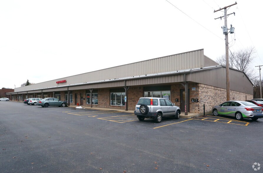 600 Industrial Dr, Cary, IL à louer - Photo de l’immeuble – Image 2 sur 2