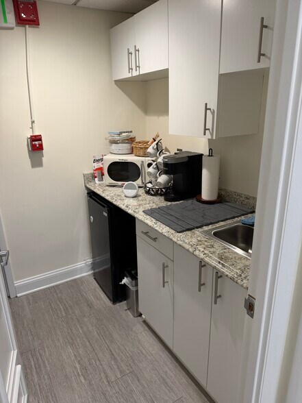 49 Old Solomons Island Rd, Annapolis, MD à louer - Photo intérieure – Image 3 sur 8