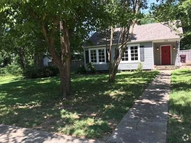 258 S Center St, Collierville, TN à louer - Photo principale – Image 1 sur 28