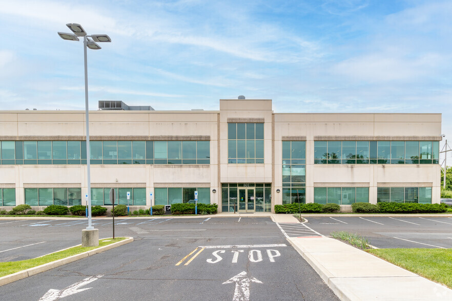 801 Princeton South Corporate Ctr, Ewing, NJ à louer - Photo de l’immeuble – Image 3 sur 7