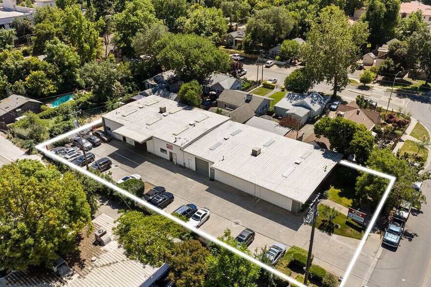 135 W 8th Ave, Chico, CA à vendre - Aérien – Image 1 sur 35