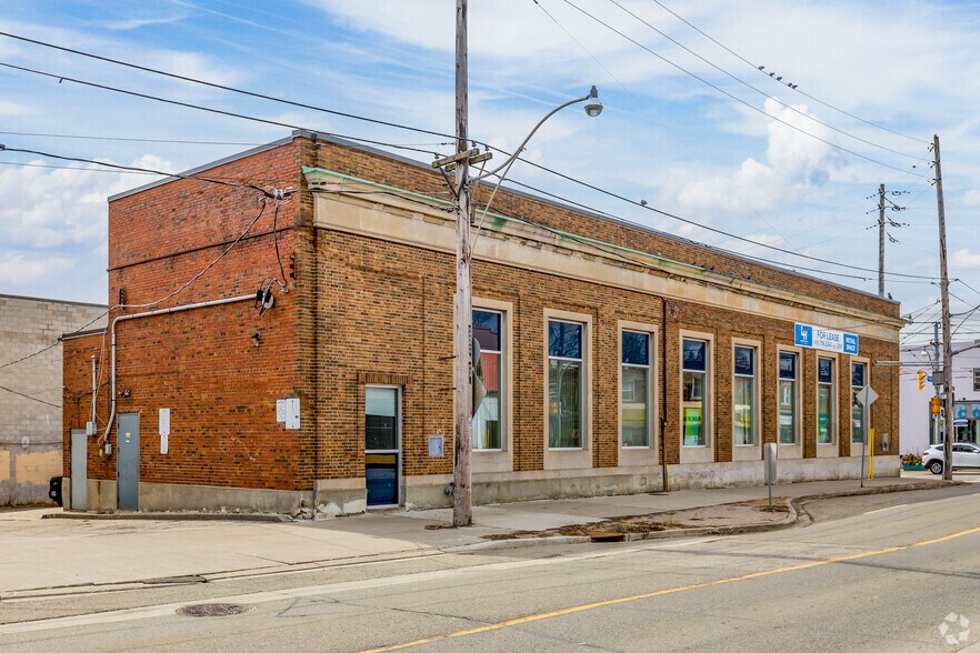 253 Coxwell Ave, Toronto, ON à louer - Photo de l’immeuble – Image 3 sur 8